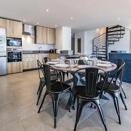 New Triplex Near Slopes Balcony & View *