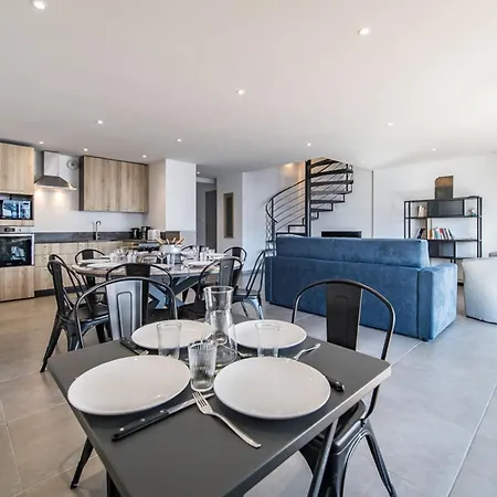 New Triplex Near Slopes Balcony & View Apartment