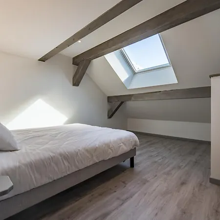 New Triplex Near Slopes Balcony & View