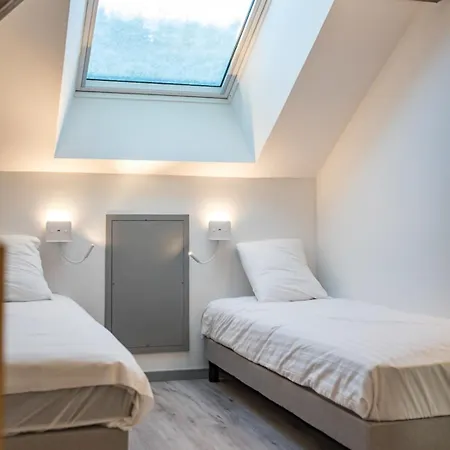 New Triplex Near Slopes Balcony & View